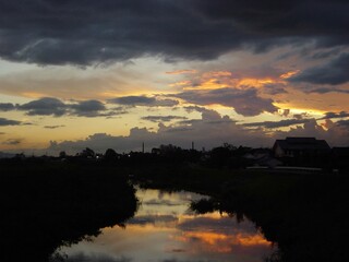 Obraz premium sunset over the lake