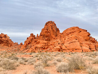 Fototapeta premium Red rock mountains in desert