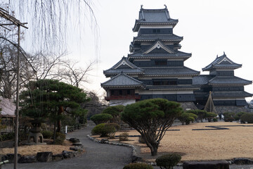 優雅にそびえる松本城