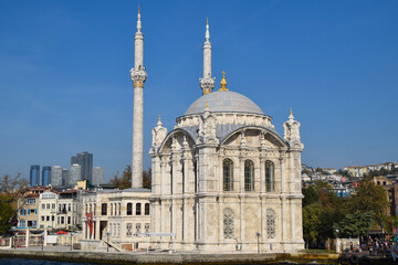 Fototapeta na wymiar Ortakoy Mosque, officially the Buyuk Mecidiye Camii in Besiktas, Istanbul, Turkey