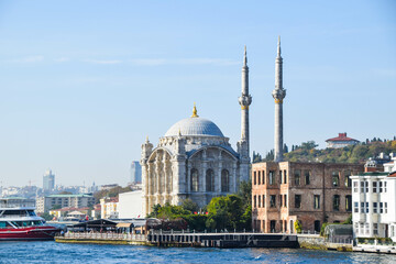 Fototapeta na wymiar Ortakoy Mosque, officially the Buyuk Mecidiye Camii in Besiktas, Istanbul, Turkey