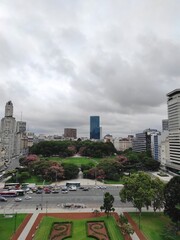 Vue panoramique de la Plaza San Martin et de la ville de Buenos-Aires sous l'orage, Buenos-Aires, Argentine