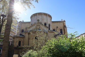 Fototapeta premium L'église Saint Louis, construite au 19eme siecle et de style néo roman, vue de l'extérieur, ville de Vichy, département de l'Allier, France