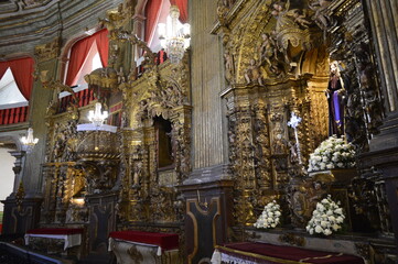 Arte sacra em ouro nas igrejas de Minas Gerais