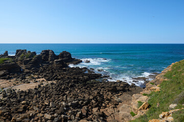 Fototapeta na wymiar Cliffs with deep blue sea and clear skies