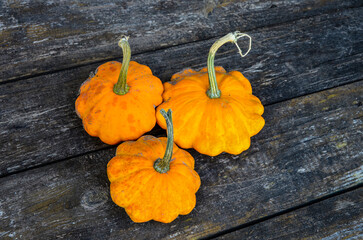 Ripe yellow pattypan squash (cucurbita pepo) on wooden table.
