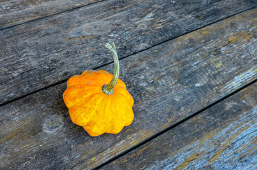 Ripe yellow pattypan squash (cucurbita pepo) on wooden table.