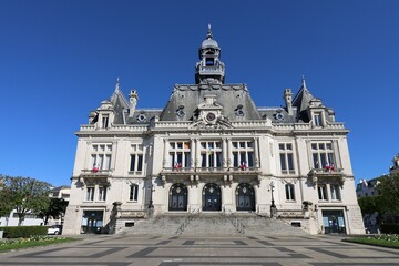 Fototapeta na wymiar La mairie de Vichy, vue de l'extérieur, ville de Vichy, département de l'Allier, France