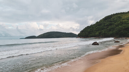 Morros e beira do mar 