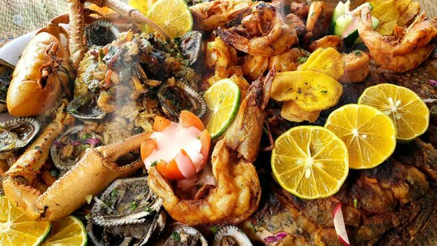 Steaming hot seafood tray is the best in 4k video