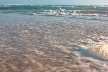 agua del mar en la orilla de la playa, copy space