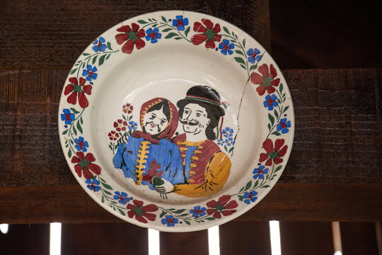 Old plate with peasant motifs from Romania, from the Bistrita area