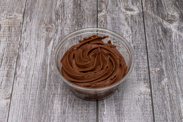 the chocolate marquise, a delicious cold cake made with maria biscuits and chocolate.