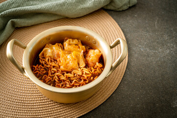 Korean instant noodles with dumplings