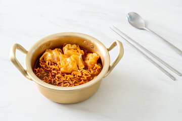 Korean instant noodles with dumplings