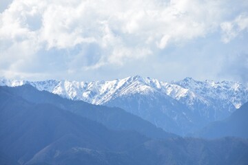 Fototapeta na wymiar 信州春の絶景　残雪の北アルプス