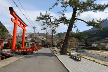 The entrance of the access to the precincts of Taikodani-inari-jinjya and Tsuwano-gawa River at Tsuwano in Kanoashi-gun County in Shimane Prefecture 日本の島根県鹿足郡津和野町にある太鼓谷稲成神社参道の入り口と津和野川