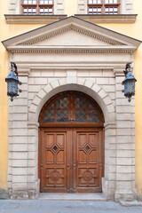 Fototapeta na wymiar The doors of the city of old Lviv in Ukraine .