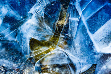 琵琶湖畔の薄氷