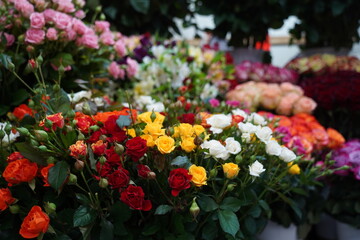 Obraz na płótnie Canvas Bright bouquets of flowers with decorative paper on sale.
