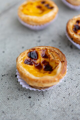 Pastel de Nata auf Beton 01