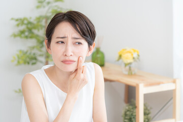美容・ビューティー・ミドル女性・肌荒れ・シミ・シワ・ニキビ