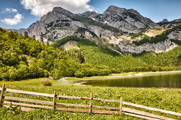 Balkan, Herz See, Seeufer, wandern, Einsamkeit.