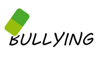 Escrito de bullying con goma de borrar borrándolo. 