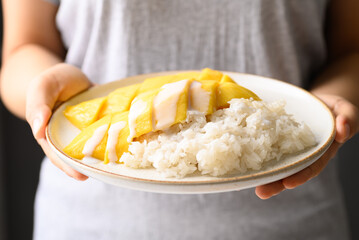 Mango sticky rice, Thai dessert (Khao Niew Mamuang)