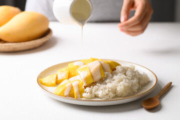 Mango sticky rice, Thai dessert (Khao Niew Mamuang)