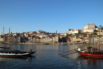 Fototapeta na wymiar boat on the douro river