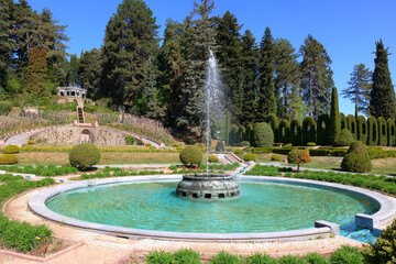 parco di villa toeplitz con fontana a varese, italia, park of villa toeplitz with fountain of varese, italy  - obrazy, fototapety, plakaty