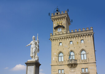 Fototapeta na wymiar Liberty Statue and Palazzo Pubblico in San Marino Republic