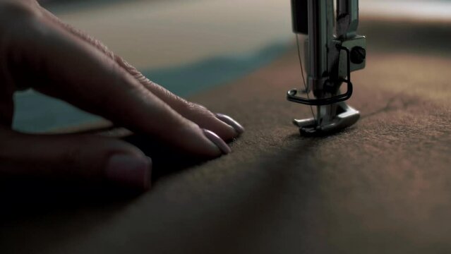 Sewing fabric with threads on a sewing machine 