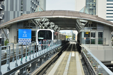 新交通ゆりかもめと竹芝駅