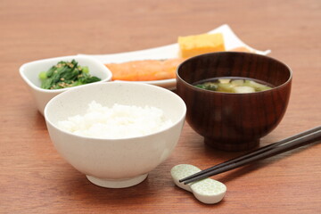 少なめご飯の食事