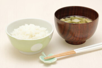 少なめご飯と味噌汁