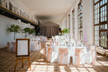 Festsaal mit dekoration 