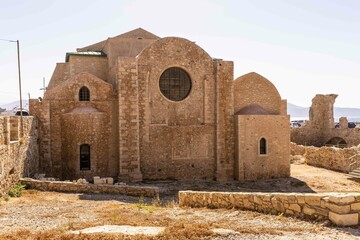 Ancienne église à Héraklion en Crète - obrazy, fototapety, plakaty