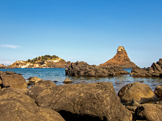 Isola Lachea e faraglioni di Acitrezza