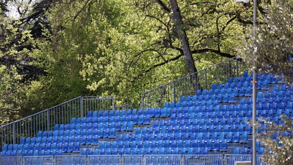 Tribuna temporanea vuota sedie blu di plastica,  Autodromo Imola,  Gara di Formula 1, Gran Premio