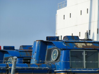 train on the railway	
