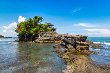 Tanah Lot temple in Bali © Sergii Figurnyi