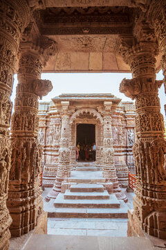 Beautiful shot of old stone arch building with stairs in Dilwara Temples in Mount Abu, India