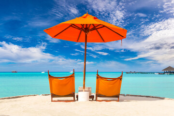 Sun bed and parasol at tropical beach © Sergii Figurnyi