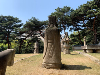 Fototapeta premium 서울 삼성동 선정릉 공원, 선릉, 정릉, 봄, 자연, 꽃, 왕릉 / Seonjeongneung Park in Samseong-dong, Seoul, Seolneung, Jeongneung, Spring, Nature, Flower, Royal Tomb 