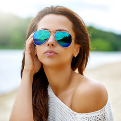 Fashion portrait of beautiful woman wearing sunglasses - 500075591