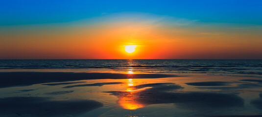 Fototapeta na wymiar Panorama beautiful ocean during sunset outdoor nature background