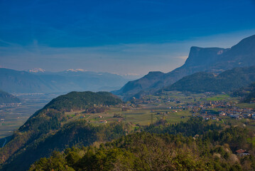 Fototapeta na wymiar Landschaft in Südtirol nahe Meran