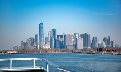 Fototapeta na wymiar Skyline of downtown New York and the World Trade Center from the water